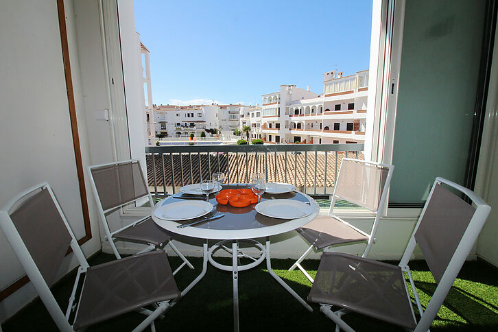 EXCLUSIVITAT. OFERTA. APARTAMENT 1 DORMITORI AMB ASCENSOR, TERRASSA, WIFI, HUTG EN EDIFICI PETIT A PROP DEL CENTRE I DE LA PLATJA.