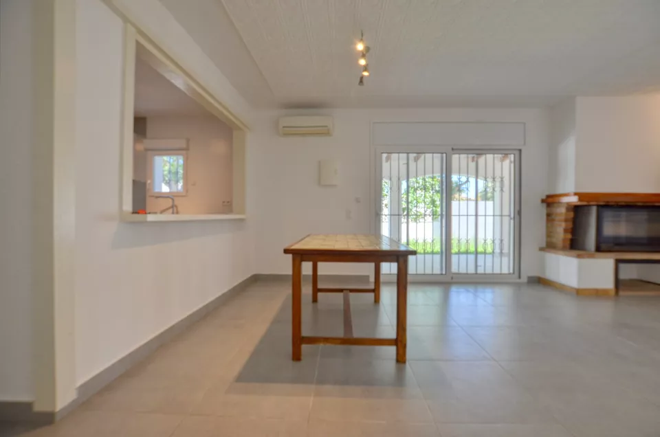 FREISTEHENDES EINGESCHOSSIGES HAUS MIT 4 SCHLAFZIMMERN UND GARAJE IN EINEM WOHNGEBIET VON EMPURIABRAVA