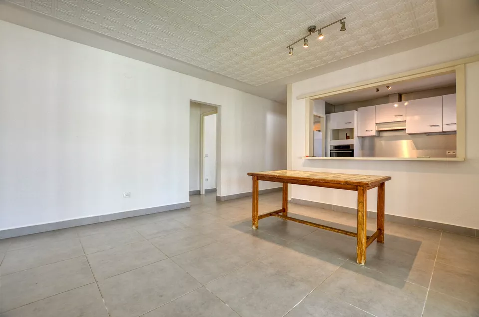 FREISTEHENDES EINGESCHOSSIGES HAUS MIT 4 SCHLAFZIMMERN UND GARAJE IN EINEM WOHNGEBIET VON EMPURIABRAVA