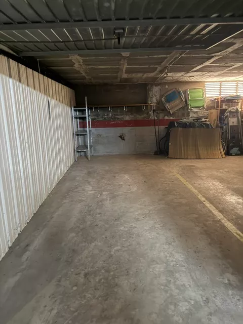 WOHNUNG MIT 2 SCHLAFZIMMERN IN GUTEM ZUSTAND, 50 M VOM STRAND UND DEM ZENTRUM VON EMPURIABRAVA ENTFERNT.