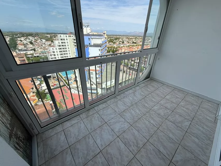 WOHNUNG MIT 2 SCHLAFZIMMERN IN GUTEM ZUSTAND, 50 M VOM STRAND UND DEM ZENTRUM VON EMPURIABRAVA ENTFERNT.