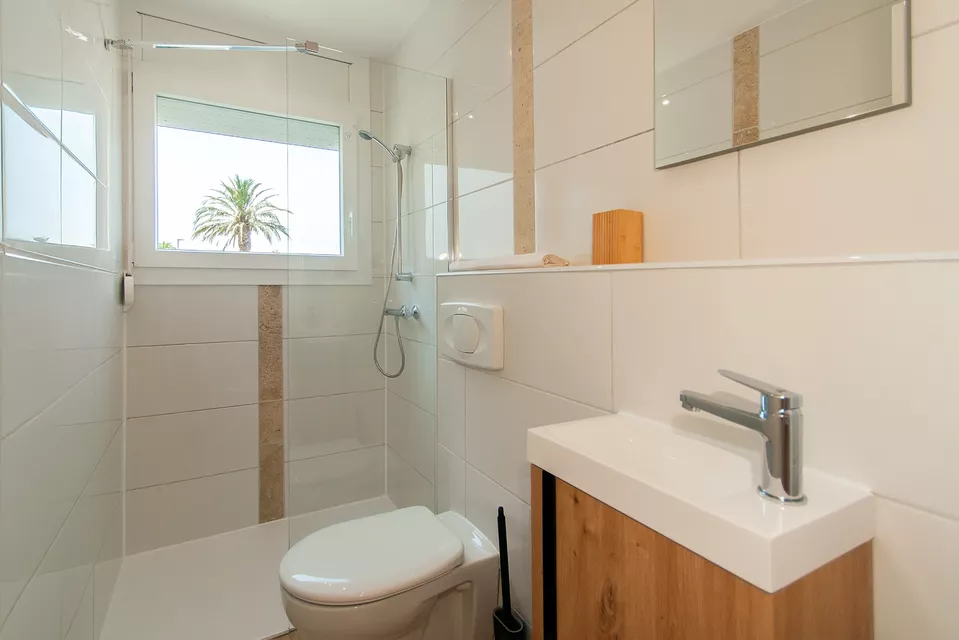 NEU, EXKLUSIVITÄT. MIT TOURISTISCHER LIZENZ UND AUFZUG, 1-ZIMMER-RENOVIERTE WOHNUNG IM ZENTRUM, RUHIGE LAGE, AUSSERGEWÖHNLICHEM BLICK AUF DEN KANAL