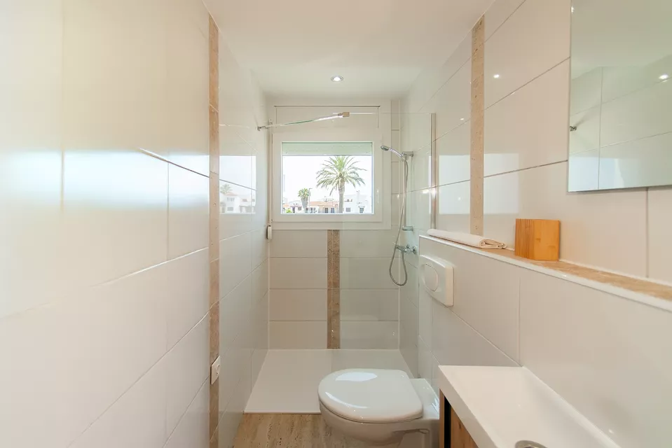 NEU, EXKLUSIVITÄT. MIT TOURISTISCHER LIZENZ UND AUFZUG, 1-ZIMMER-RENOVIERTE WOHNUNG IM ZENTRUM, RUHIGE LAGE, AUSSERGEWÖHNLICHEM BLICK AUF DEN KANAL