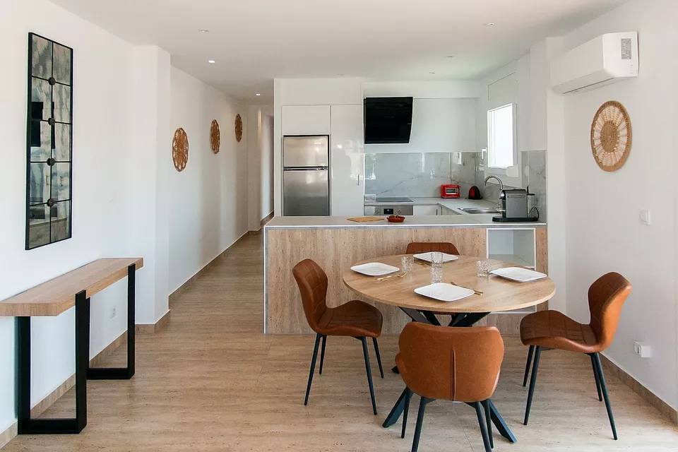 NEU, EXKLUSIVITÄT. MIT TOURISTISCHER LIZENZ UND AUFZUG, 1-ZIMMER-RENOVIERTE WOHNUNG IM ZENTRUM, RUHIGE LAGE, AUSSERGEWÖHNLICHEM BLICK AUF DEN KANAL