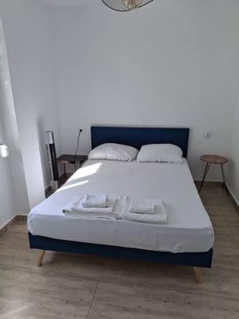 NEU, EXKLUSIVITÄT. MIT TOURISTISCHER LIZENZ UND AUFZUG, 1-ZIMMER-RENOVIERTE WOHNUNG IM ZENTRUM, RUHIGE LAGE, AUSSERGEWÖHNLICHEM BLICK AUF DEN KANAL