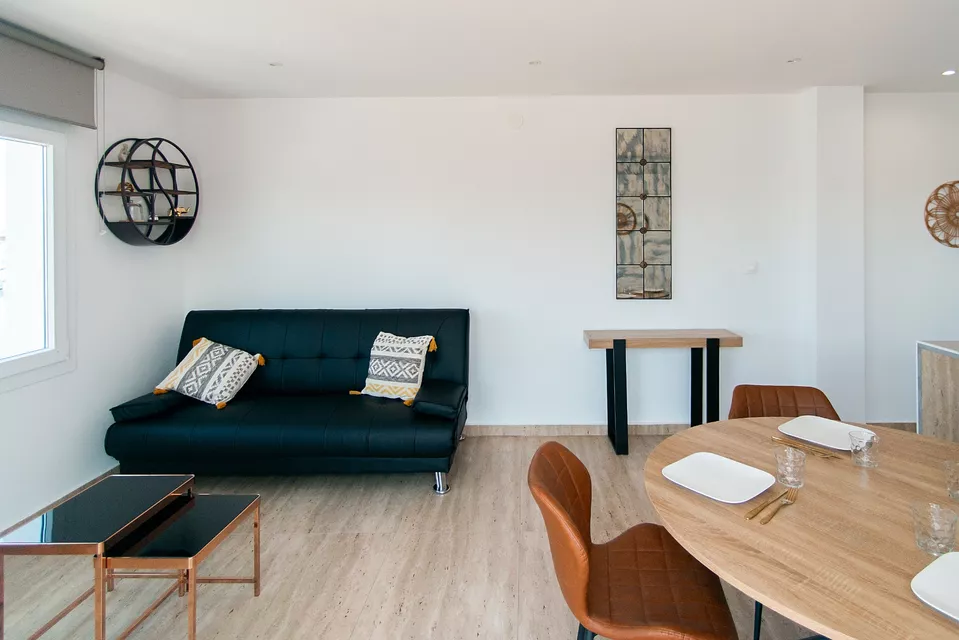 NEU, EXKLUSIVITÄT. MIT TOURISTISCHER LIZENZ UND AUFZUG, 1-ZIMMER-RENOVIERTE WOHNUNG IM ZENTRUM, RUHIGE LAGE, AUSSERGEWÖHNLICHEM BLICK AUF DEN KANAL