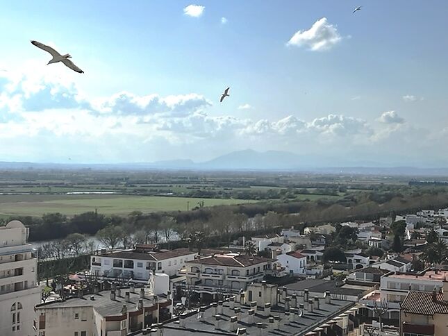 EXCLUSIVIDAD  BUEN PRECIO : PISO DE 2 HABITACIONES EN LA PLAYA DE EMPURIABRAVA, con ascensor, a 50 m del mar y del centro.
